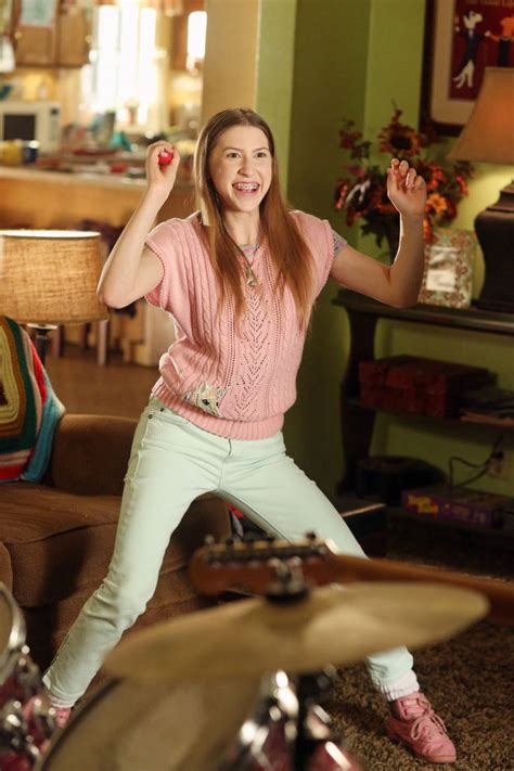 Sue Heck Played By Eden Sher News Tv Series Character Photo The