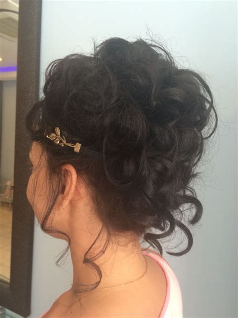 Greek women originally dressed their hair with great simplicity. Ancient Greek hairstyle | Goddess hairstyles, Greek hair ...