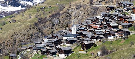 Sortez les maillots de bains, l'été arrive (enfin) en suisse ! Suisse : construisez une maison à Albinen, ils vous ...