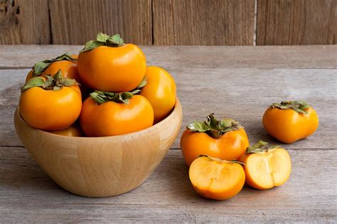 When And How To Harvest Persimmons Gardeners Path