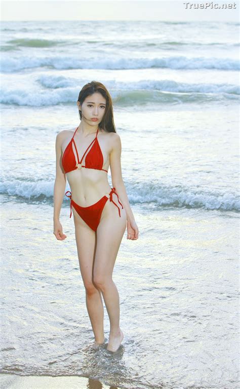Taiwanese Model Kuma Beautiful Sexy Bikini Girl Under Sunset