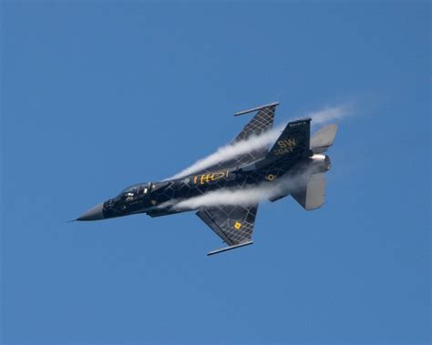 Dvids Images F 16 Viper Demo Team Performs At The Miami Air And Sea