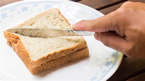 what s the best way to cut a sandwich
