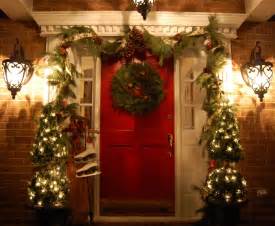 When decorating the front of your home for the holidays, use these ideas for front porch christmas decorations! Decorate for a Traditional Christmas