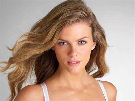 celebrity wallpaper brooklyn decker hot picture and wallpaper gallery