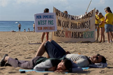 Barcelonas Anti Tourism Protesters Launch Beach Demo To Reclaim City