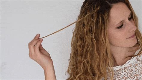 It will change your whole personality and will give you the best makeover. 5 Ways to Make Your Wavy Hair Look Curlier
