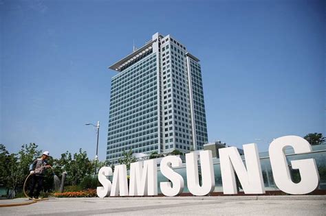 Samsung Flags Bigger Than Expected Q4 Profit Drop On Weak Demand