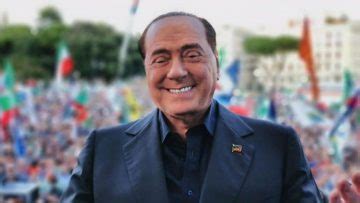 E mi hai fatto fuori michael jackson?! Berlusconi (83) ruilt 34-jarige vriendin in voor een nóg ...