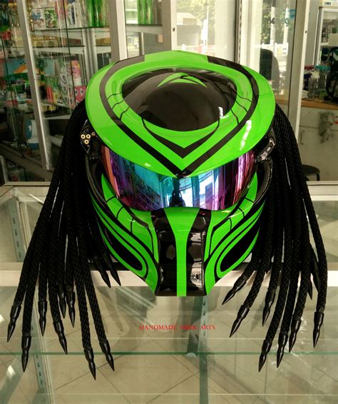 The predator doesn't just have an exclusive appearance. GREEN CUSTOM PREDATOR MOTORCYCLE HELMET - Helmets