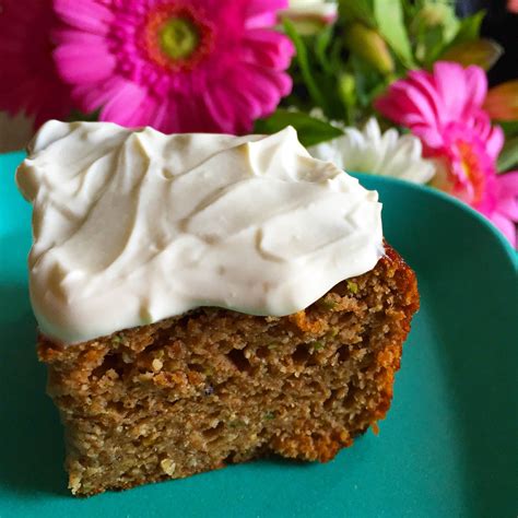 22% mehl 22% zucchini 11% zucker 11% ei 11% öl kochschokolade haselnuss butter marillenmarmelade backpulver magerkakaopulver rum. Zucchinikuchen mit Frischäse-Frosting | Low Carb Rezepte