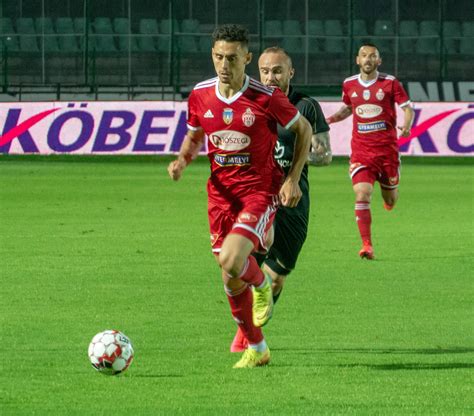 volunˈtarʲ ), commonly known as fc voluntari , or simply as voluntari , is a romanian professional football club based in voluntari, ilfov county. FC Voluntari continua ascensiunea in playout cu victorie ...