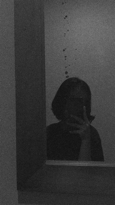 mirror mode in 2022 blurred aesthetic girl mirror shot girl short hair girl hiding face