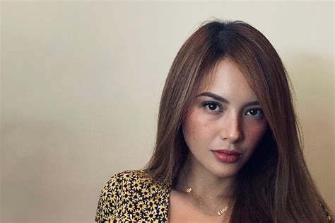 Ellen Adarna Claps Back At Basher Who Tagged Her As A Bad Influence Abs Cbn News