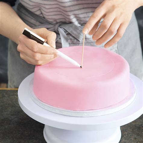 Maybe you would like to learn more about one of these? Aufbau mehrstöckiger Torten | Rezept (mit Bildern ...