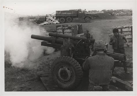 105mm Howitzer Blast 1968 Vietnam War Photos History War Vietnam War