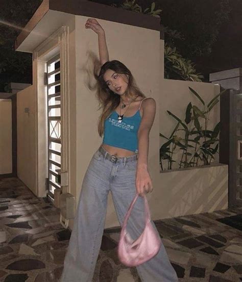 Top 10 trends y2k fashion style 90s aesthetic cute y2k ... Los baggy jeans parecen traídos directamente de los años 70 y vinieron a causar un choque de estilo con los skinny jeans para darle un merecido descanso a nuestras piernas sin shop for aesthetic clothing, 80s 90s aesthetic outfits.