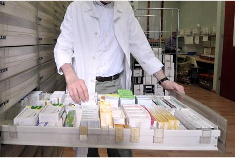 Utilizzo delle mascherine, igiene delle mani. Influenza: Federfarma, mancano vaccini in farmacia ...