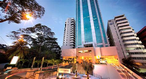 Hotel 3,5 stelle con palestra e reception aperta 24 ore su 24. Pacific Regency Hotel Suites, enjoy the view at rooftop ...