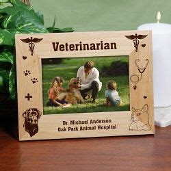 Seeking the perfect gift idea for a veterinarian or vet tech? An Engraved Veterinarian Picture Frame also makes a ...