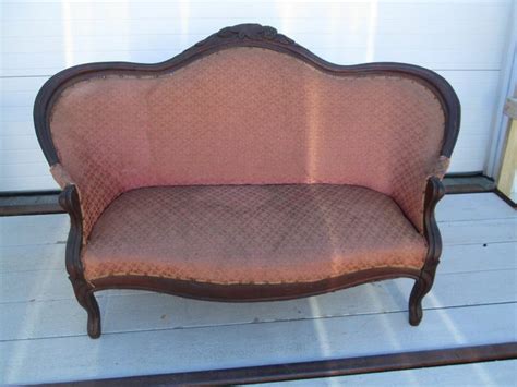 Nicole madison's fine furniture carrys a nice selection of antique sofas and settees. Antique Victorian Style Settee with Carved Wood Trim ...