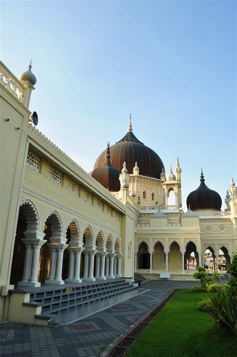 Yes, free parking and secured parking are available to guests. Last straw that broke camel's bacK: Masjid Zahir Alor ...