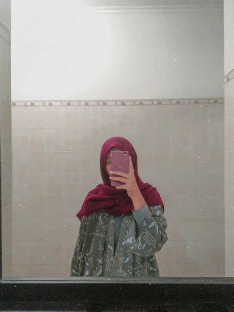 Tapi dari hati yang lembut ini, perempuan mampu melihat sudut kecil yang jarang bisa. 100 Gambar Hijab Photograph Terbaik Di 2020 Fotografi ...