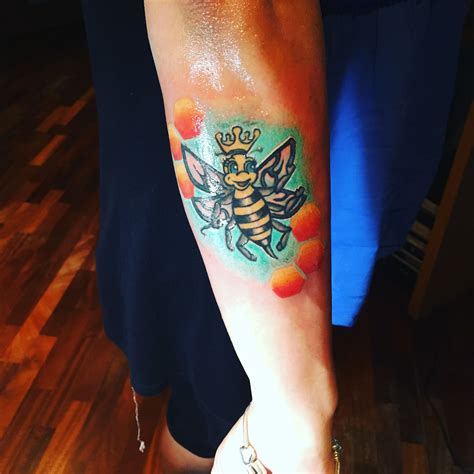 Queen Bee Tattoo Dedicated To The One And Only Beyoncè Queen Bee