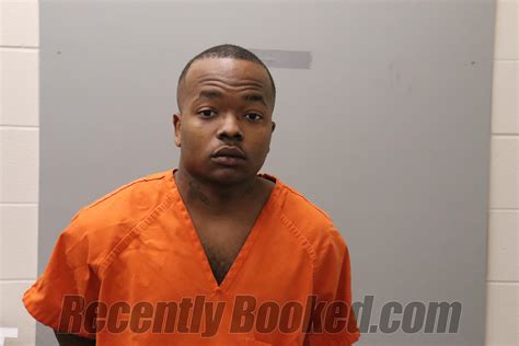 Recent Booking / Mugshot for JONATHAN DENZEL MOORE in Madison County