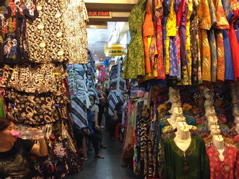 As the only indonesian royal city still ruled by a monarchy, yogyakarta is regarded as an important centre for classical javanese fine arts and culture such as ballet, batik textiles, drama, literature, music, poetry, silversmithing, visual arts, and wayang puppetry. 3 Tempat Belanja Batik Terpopuler Di Jogja