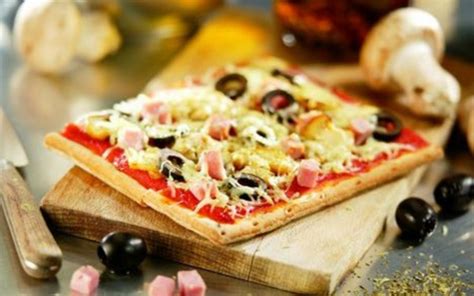 Recette pâte à pizza et sa possible garniture facile Cuisine Etudiant