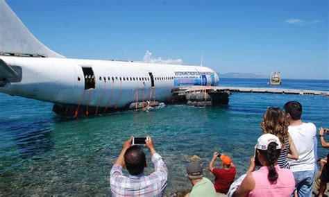 Empiece su viaje en cualquier fecha que desee, durante todo. Turquía sumerge aviones para atraer el turismo subacuático