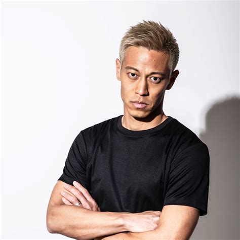 This biography provides detailed information about his childhood, family, personal life, career, etc. Keisuke Honda - YouTube