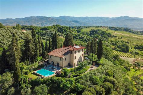 arezzo hilltop villa luxury rentals in tuscany sopranovillas