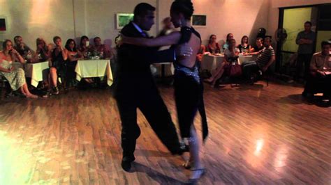 Dos Orillas Práctica De Tango Bailan Carla Mazzolini Y Gaspar Godoy 3 4 Youtube