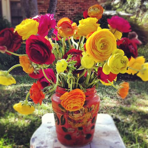 Jasmin's mom lost her beloved cat and went through a very tough grieving process. The Perfect Flower for Mom | Salted and Styled