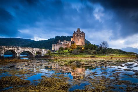 Escocia (en gaelico escocés alba , en anglés scotland ) ye una nación d'o norueste d' europa y un d'os quatro países constituyents d'o reino unito. AñosLuz | Escocia