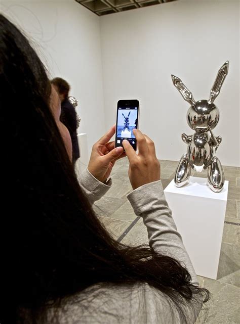 News Jeff Koons ‘rabbit Sculpture Sets 911 Million Record For A