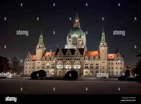 The New Town Hall In Hannover Germany At Night Stock Photo Alamy