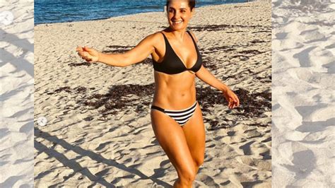 Mayrín Villanueva presume su tonificado abdomen en bikini Galavisión