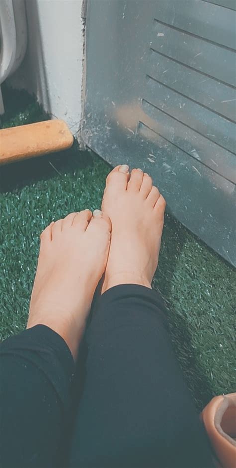 Sweet Molly Needs A Foot Rub 😋 Fun With Feet