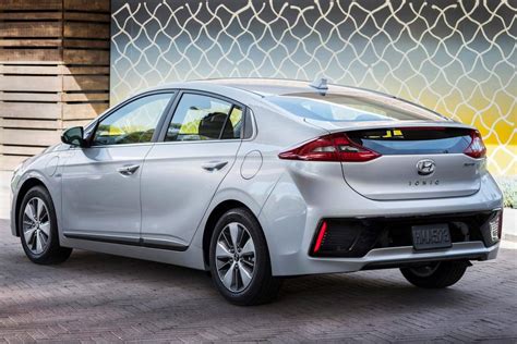 Hyundai Adds Ioniq Plug In Hybrid With 29 Miles Of Electric Range