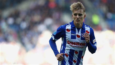 Martin odegaard says he's done [eating his sandwich. VIDEO: Real Madrid Star Martin Odegaard Looks Like He's ...