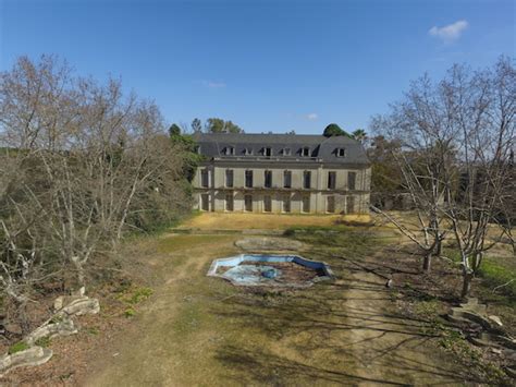 De superficie, 3 habitaciones dobles con armarios empotrados, 3 baños, un aseo, propiedad para entrar a vivir. Chateau a las afueras de El Puerto de Santa María - Casas ...