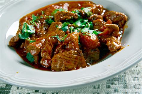 9 herrliche rezepte für eine low carb diät, die schnell zuzubereiten sind. Gulasch Rezept Mittag- und Abendessen, Low Carb & Paleo