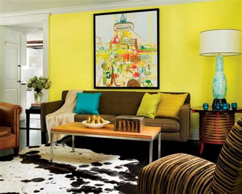 Tren cat rumah terbaru berwarna marigold, warna dasar kuning bernuansa gelap. 10 Warna Cat Ruang Tamu Sempit, Sulap Ruangan jadi Terasa ...