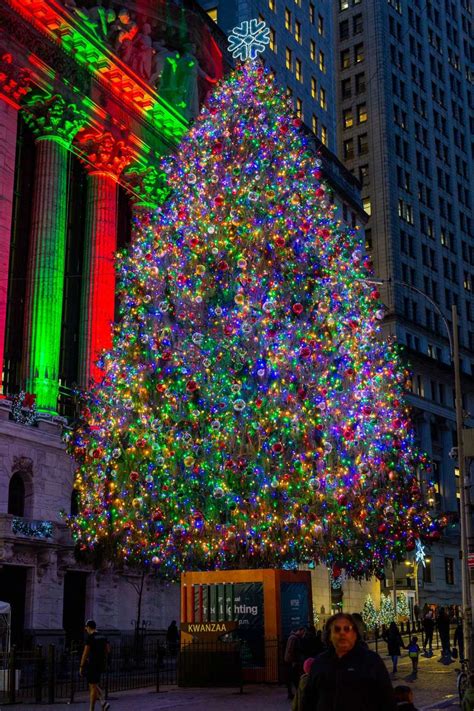 24 Epic Spots For Christmas Decorations In New York City