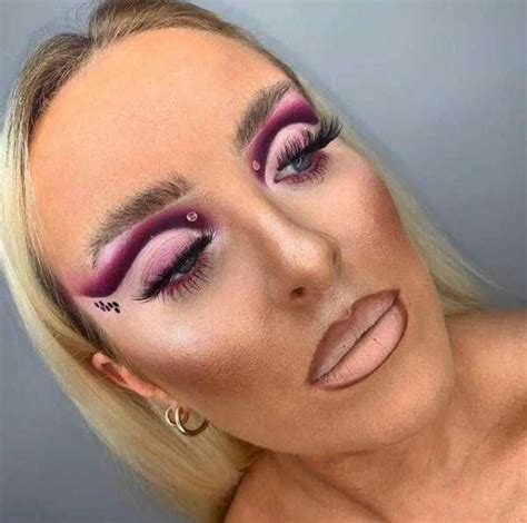 Examples Of Ridiculously Exaggerated Makeup Klyker