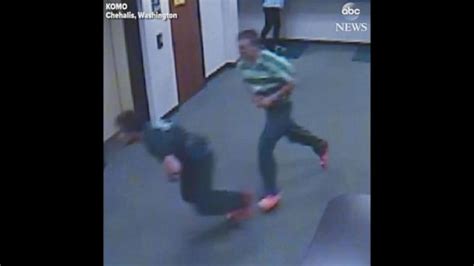 Video Judge Ditches Robe Chases Inmates Who Tried To Escape From Court