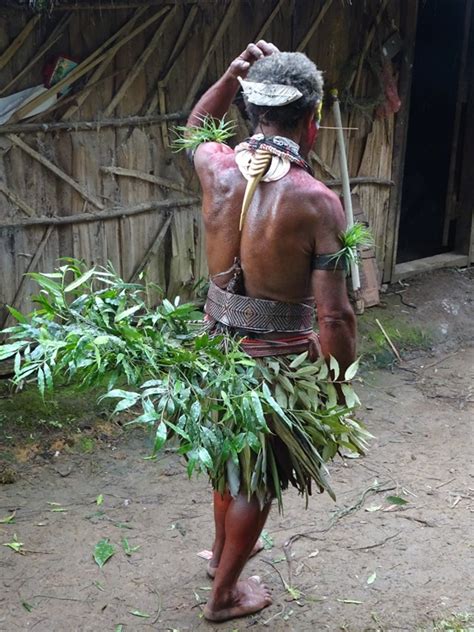 Papua New Guinea Visiting Huli Villages In Tari Active Travel